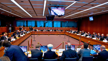 Συμφωνία στο Eurogroup για το «δάνειο-γέφυρα» προς Ελλάδα