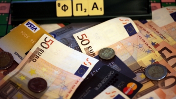 Και αναδρομικά θα πληρώσουν τις αυξήσεις ΦΠΑ οι καταναλωτές!