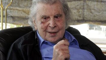 Mίκης: Αισθάνομαι ντροπή για τους γέροντες που λιώνουν στις ουρές για ένα πιάτο φαγητό