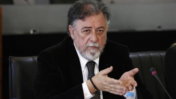 Πανούσης: Εμείς θα προσπαθήσουμε για την αστυνομική βία, εσείς θα καταγγείλετε όσους ρίχνουν μολότοφ; 
