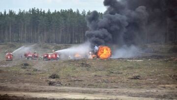 Φωτογραφίες: Παρανάλωμα του πυρός στρατιωτικό ελικόπτερο στη Ρωσία