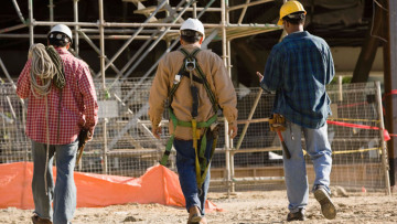 Μέχρι το τέλος του 2015 νέος νόμος για ομαδικές απολύσεις και συλλογικές διαπραγματεύσεις