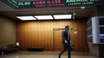 Associated Press: Το ελληνικό Χρηματιστήριο πέφτει από το ενδεχόμενο εκλογών