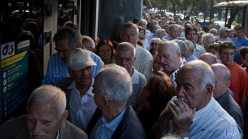 Μείωση συντάξεων: Σε τρεις δόσεις θα κρατηθούν οι αυξημένες εισφορές υπέρ ΕΟΠΥΥ