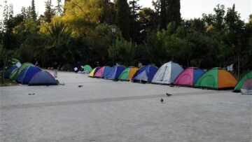 Ποτάμι: Οι υπουργοί... λιάζονται ενώ οι Έλληνες νησιώτες ζουν ένα δράμα