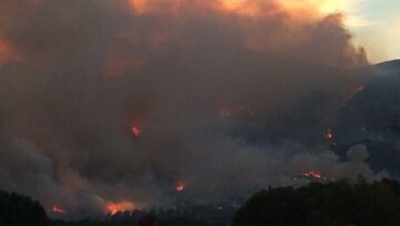 Μάχη με τις φλόγες στην Πάλαιρο Αιτωλοακαρνανίας 