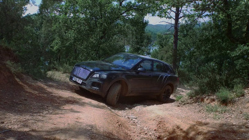 Video: Το υπερπολυτελές Bentley "τσαλακώνεται" σε off road δοκιμές