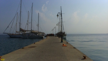 Βίντεο: Πάνω από 250 μετανάστες φτάνουν στην Κω με τουρκικό ιστιοφόρο 