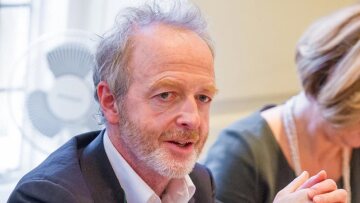 Χιούγκο Ντίξον: Ανοησίες όσα λέει ο ΣΥΡΙΖΑ περί λιγότερης λιτότητας με τη νέα συμφωνία