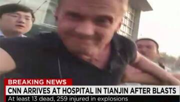 Συγγενείς θυμάτων της έκρηξης στην Τιαντζίν επιτέθηκαν σε δημοσιογράφο του CNN