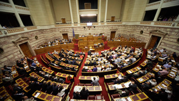 Ολονυχτία στη Βουλή