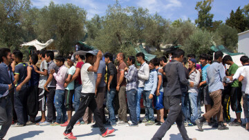 Περισσότεροι από 4.000 οι πρόσφυγες και οι μετανάστες στη Λέσβο