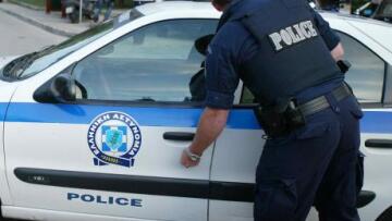 Πάτρα: Τρεις συλλήψεις για το μαχαίρωμα αστυνομικού στο Ρίο