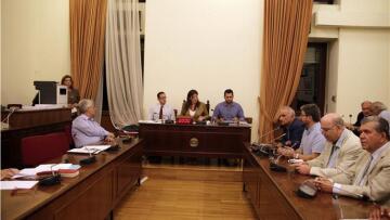 «Γυρίζουν την πλάτη» στην Ζωή ΠΑΣΟΚ - ΚΚΕ