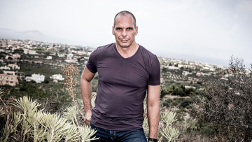 Βαρουφάκης: Ο Τσίπρας έχει πέσει θύμα των συμβούλων του και του εγώ του