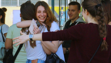 Πανελλήνιες: Κατέρρευσαν οι βάσεις στις περιζήτητες Σχολές