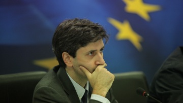 Τσακαλώτος: Ο Χουλιαράκης είναι... υπαρκτό πρόσωπο!