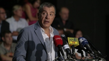 Θεοδωράκης: Ο Τσίπρας έχει μεγαλώσει σε σαλόνια εργολάβων