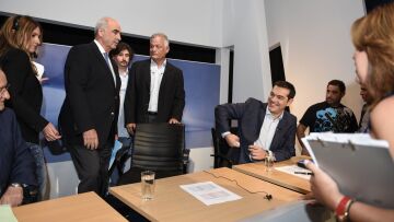 ΣΥΡΙΖΑ - ΝΔ παραδέχονται πως το ντιμπέιτ ήταν «σούπα» και ψάχνουν τρόπο να το αλλάξουν