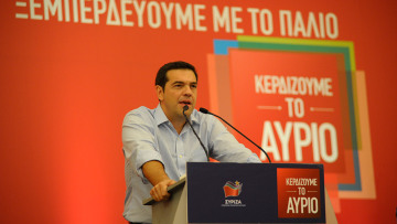 Ο Τσίπρας παίρνει αποστάσεις από το «δεκανίκι» Καμμένο και κοιτά προς το ΠΑΣΟΚ