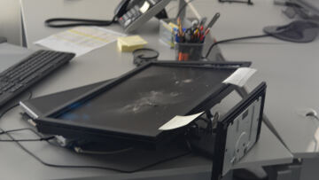 Βίντεο: Η στιγμή της επίθεσης των αναρχικών στο κτήριο του ΤΑΙΠΕΔ