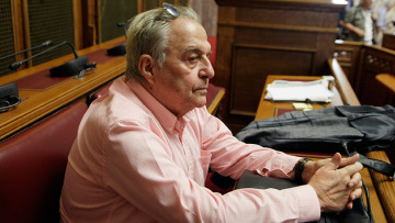 Έβαλε αντιπρόεδρο στην εταιρεία το γιο του! - Την έδωσε στο συνεταίρο του με απλό ιδιωτικό συμφωνητικό και... με δόσεις