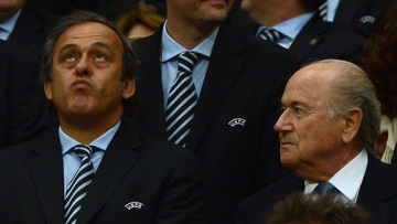 Νέο σκάνδαλο στη FIFA: Ο Μπλάτερ δωροδόκησε τον Πλατινί!