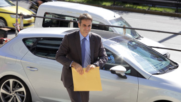 Με υπογραφές ευρωβουλευτών, πολυτέκνων και νεολαίων η υποψηφιότητα του Κυρ. Μητσοτάκη