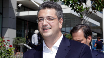 Κατέθεσε την υποψηφιότητά του ο Απόστολος Τζιτζικώστας: Τολμάμε να ελπίζουμε