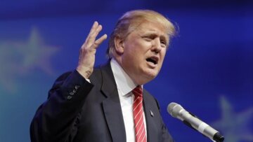 Βίντεο: Δείτε το απίστευτο παραλήρημα του Τραμπ που ζητά να οπλοφορούν οι δάσκαλοι