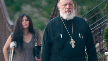 Σάλος στο Μανχάταν από το «ροζ» σκάνδαλο με sex tape Έλληνα ιερέα