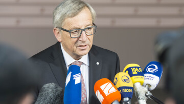 Στη γραμμή Μέρκελ ο Γιούνκερ: Πρότεινα κοινές περιπολίες Ελλάδας - Τουρκίας