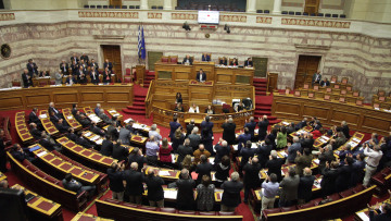 Σφοδρή σύγκρουση για το πολυνομοσχέδιο στη Βουλή