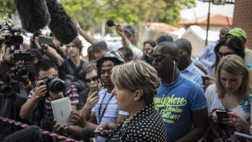 «Δεν θέλω να εκδικηθώ τον Πιστόριους», εξομολογείται η μητέρα της Ρίβα 