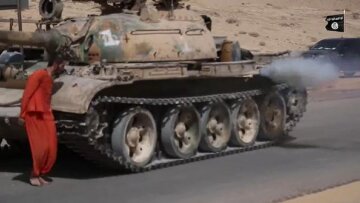 Φρίκη: Τζιχαντιστές εκτελούν αιχμάλωτο συνθλίβοντας τον με τανκ