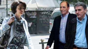 Μπουρλότο βάζουν οι «βόμβες» στο ΦΠΑ στην εκπαίδευση και τα κόκκινα δάνεια