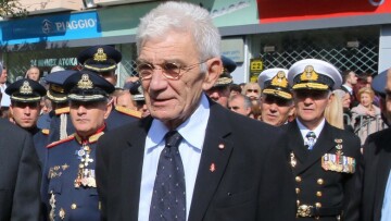 Μπουτάρης για την παρέλαση: Επιτέλους δεν φορούσαν τακούνια!