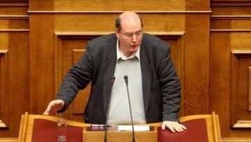 Βουλή: Χαμός στην Ολομέλεια κατά τη διάρκεια της ομιλίας του Φίλη