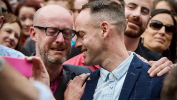 Τι προβλέπει το νομοσχέδιο για το σύμφωνο συμβίωσης και για ομόφυλα ζευγάρια