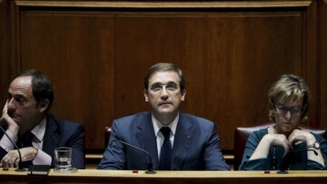 Επεσε η κυβέρνηση Κοέλιο στην Πορτογαλία