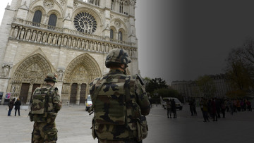 «Κόκκινος συναγερμός»: O Ολάντ κλείνει τα σύνορα της Γαλλίας