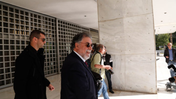 Πανούσης: Τηλεφωνούσαν ν' αφήσω τα «παιδιά»...