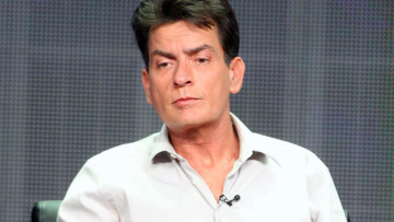 Η πτώση του Charlie Sheen: Παρά το AIDS κάνει πάρτι με πορνοστάρ και ναρκωτικά