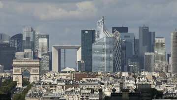 Reuters: Οι τρομοκράτες ετοίμαζαν επίθεση στη La Defense!