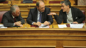 «Μασάζ» από υπουργούς σε βουλευτές του ΣΥΡΙΖΑ: Δεν θα υπάρξουν φαινόμενα Ισπανίας στους πλειστηριασμούς