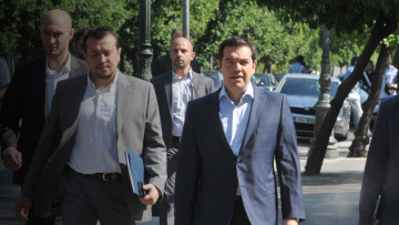 Να παραιτηθεί από το βουλευτικό αξίωμα ζήτησε ο Τσίπρας από τον Σακελαρίδη