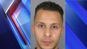 Ο Σαλάχ Αμπντεσλάμ απολάμβανε τον καφέ του στις Βρυξέλλες, μια ημέρα μετά το μακελειό