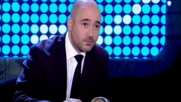 «ΟΛΑ Πρώτη Φορά»: Ο Μπογδάνος τραγουδάει για τον ΣΥΡΙΖΑ και τον Φλαμπουράρη