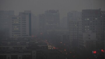 «Κόκκινος συναγερμός» λόγω μόλυνσης στο Πεκίνο για πρώτη φορά στην ιστορία