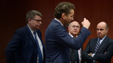 Στο «χειρουργείο» του Eurogroup οι συντάξεις των Ελλήνων